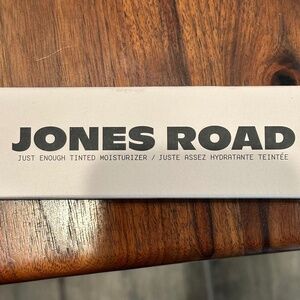 Jones Road Tinted Moisturizer